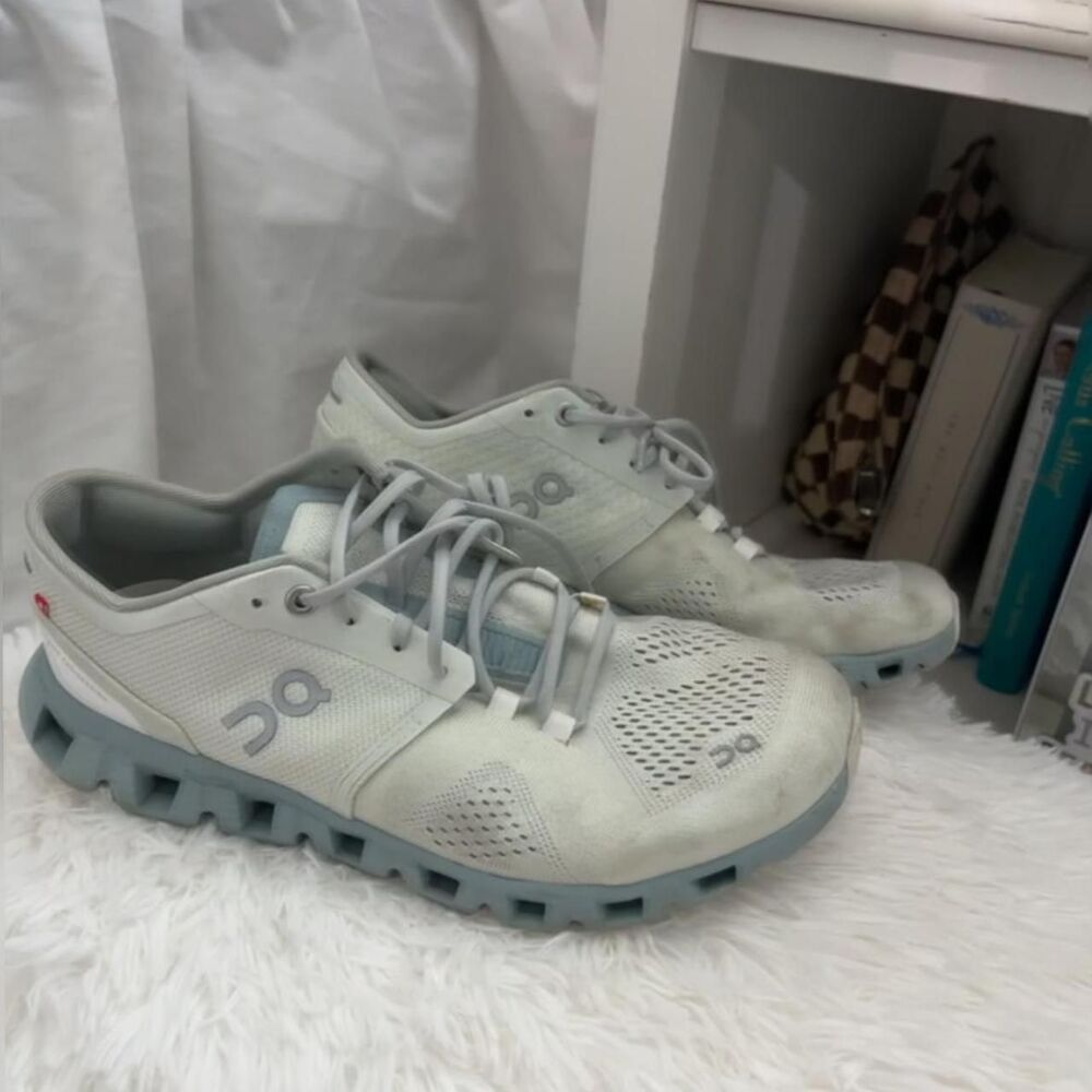 On-running Women's White and Grey Trainers